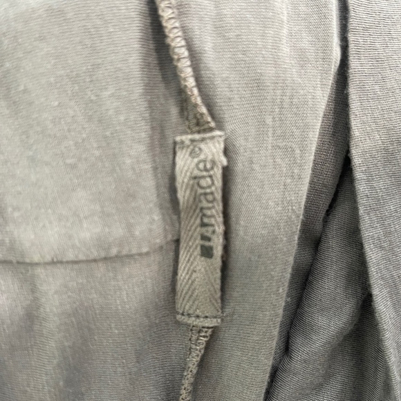 Grey top‎ with scoop neck - Picture 6 of 7